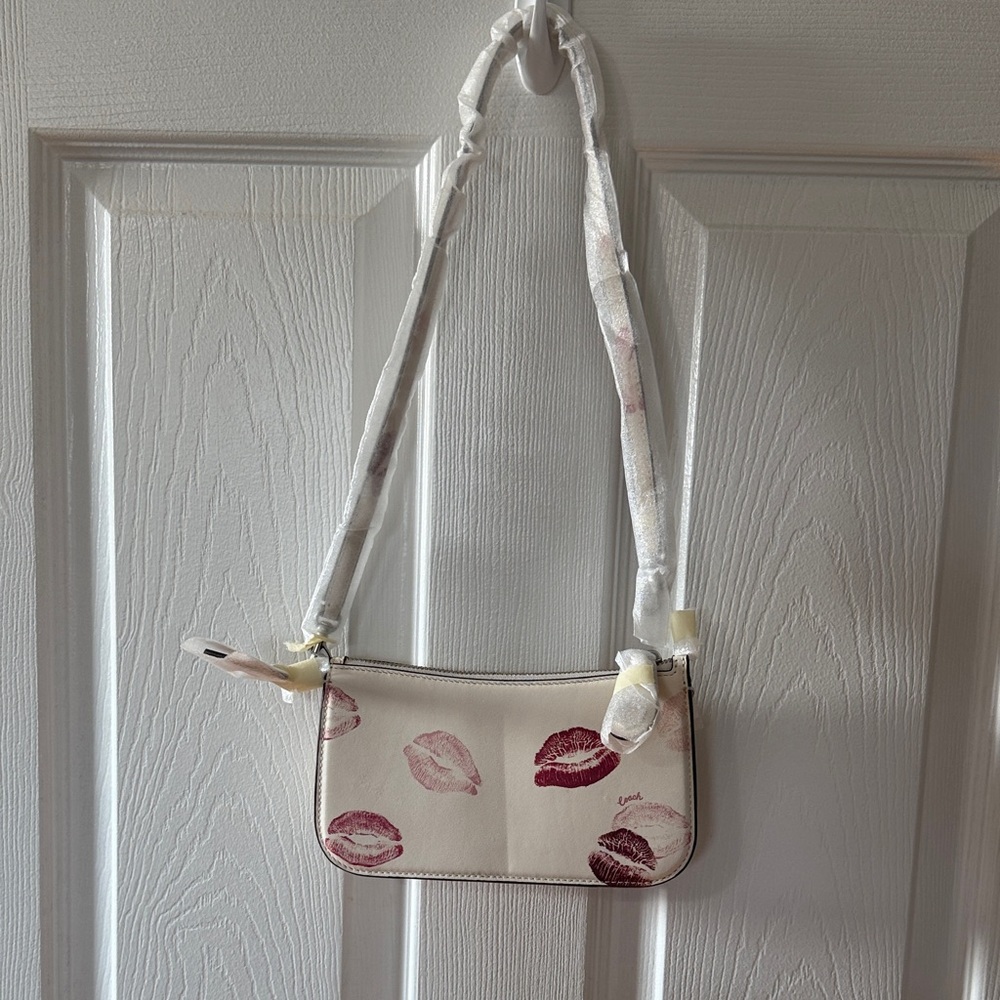 Coach Penn Lip-Print Leather Shoulder Bag